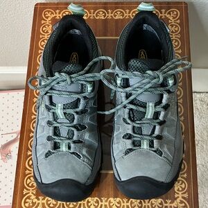 NWB 8 Keen gray green suede shoes women’s